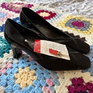 Vintage collection B Black Patent & Suede Women's Mid kitten Heels